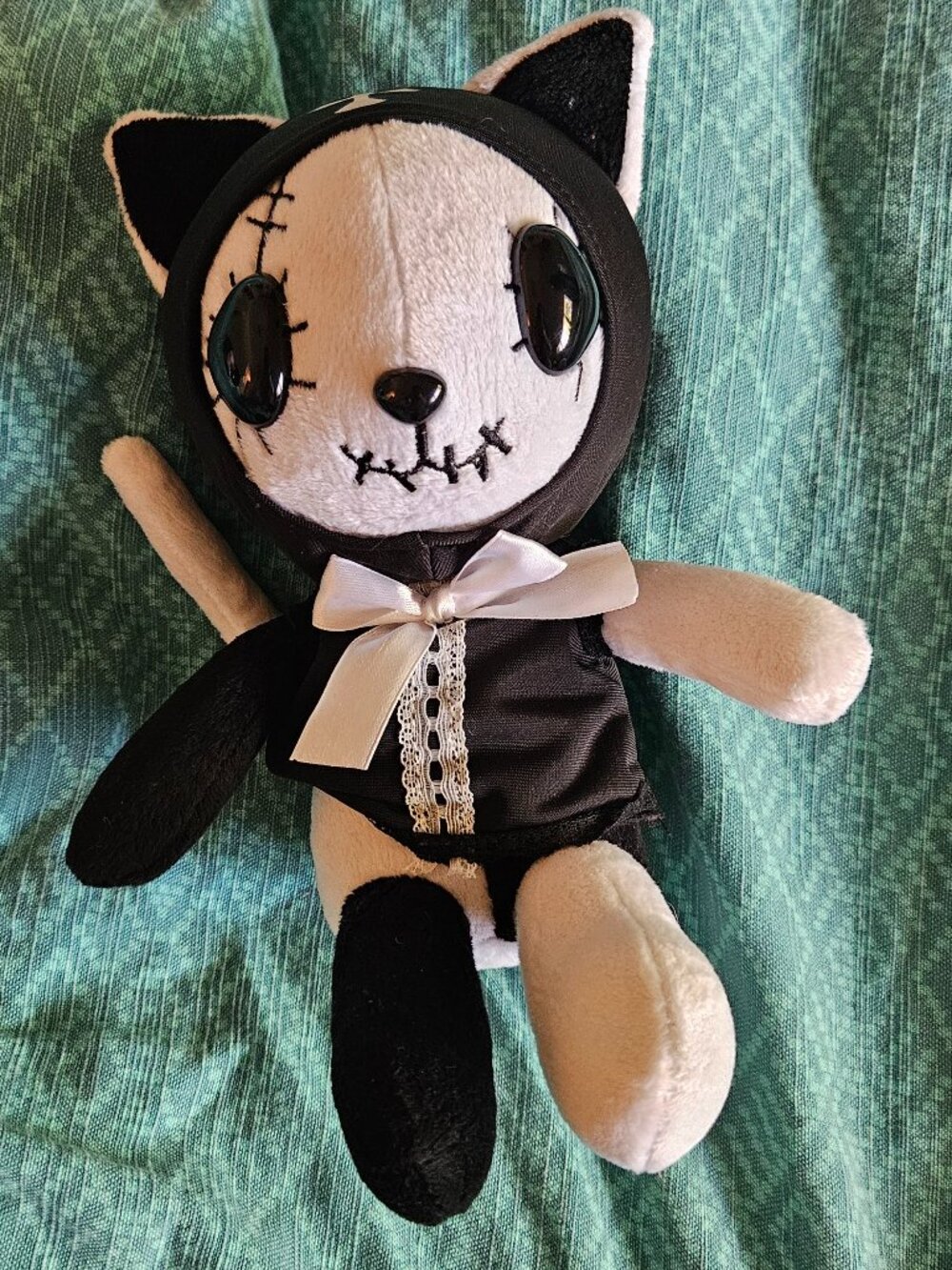 Hangry&Angry Japanese Creepy goth cat doll